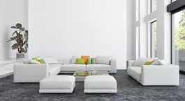 "אריחי האבן משדרים אף הם הדר, אך גם חמימות ונועם"